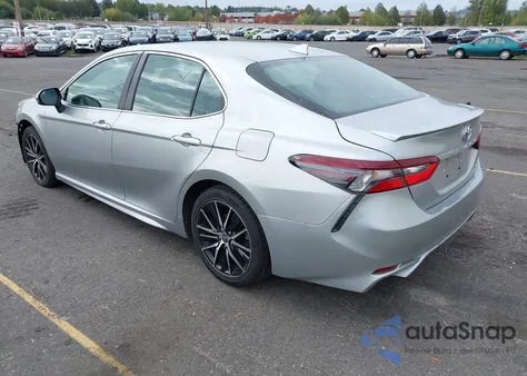 2021 Toyota Camry Se z USA, uszkodzony, nr VIN 4T1G11AK4MU477106